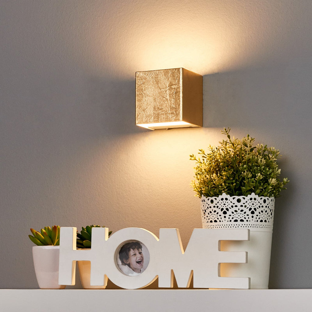 LED vegglampe Quentin gull metall bakside