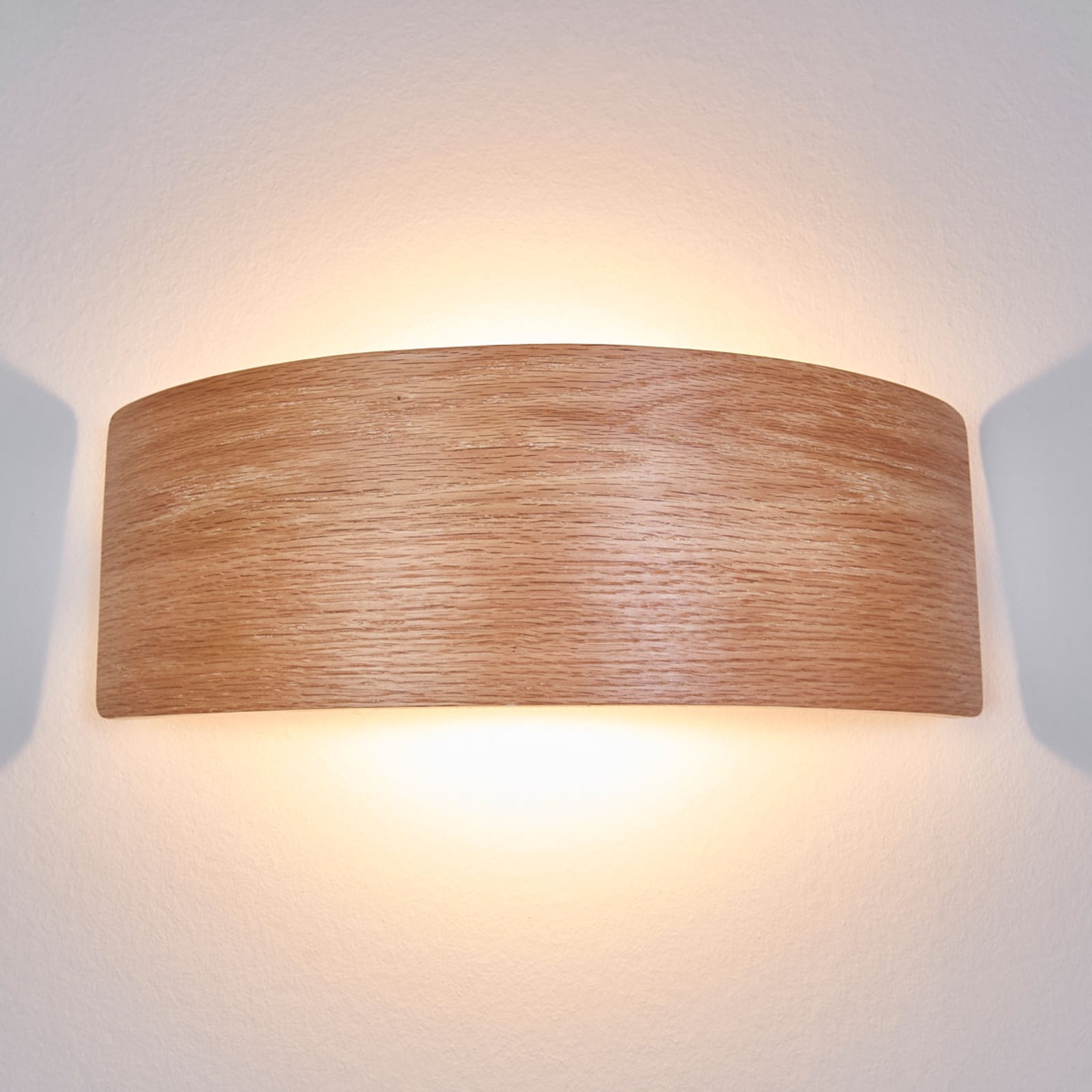 LED vegglampe Rafailia tre mørkebrun 33 cm montert på vegg