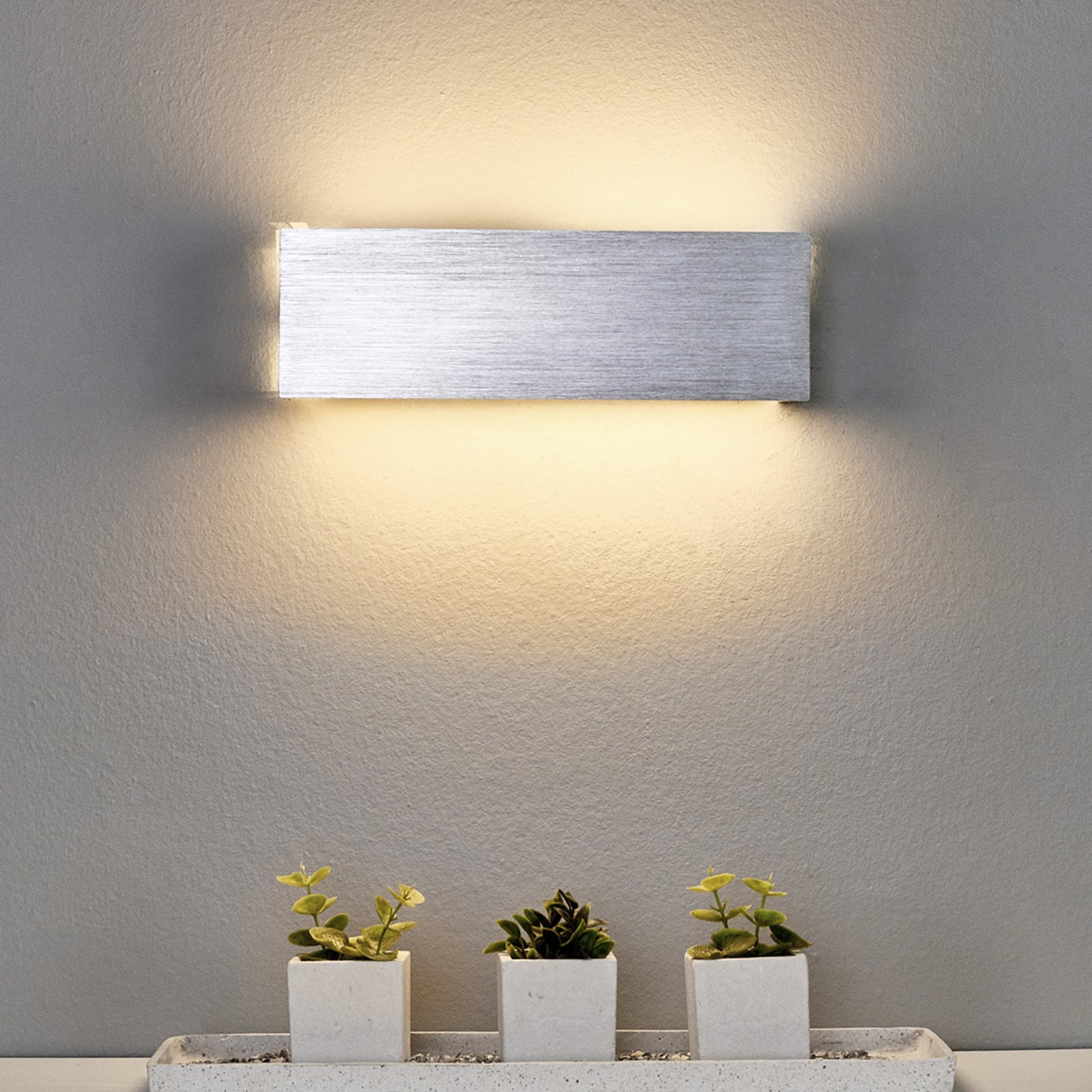 LED vegglampe Ranik aluminium 25 cm varmhvit nærbilde
