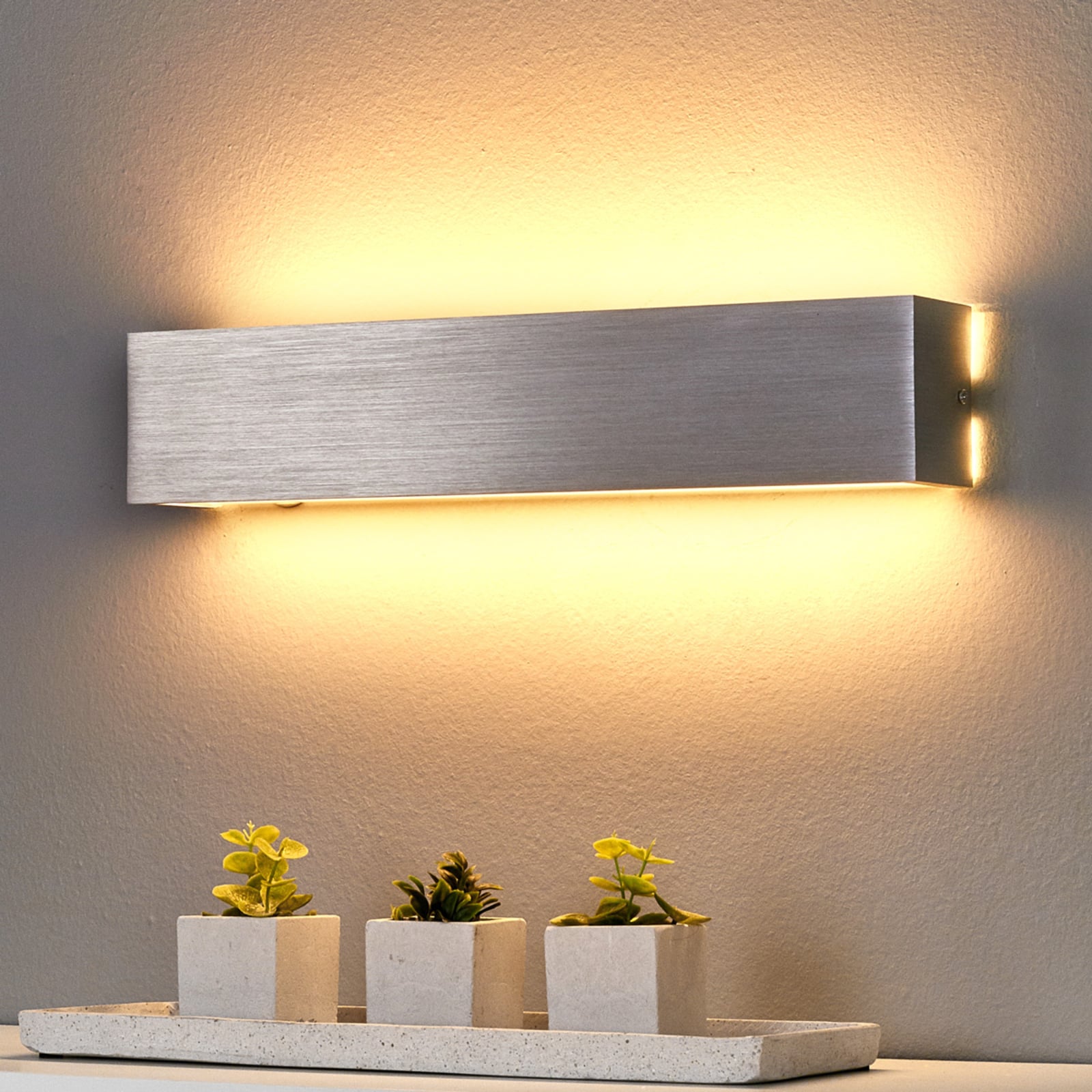 LED vegglampe Ranik børstet aluminium 40 cm forfra