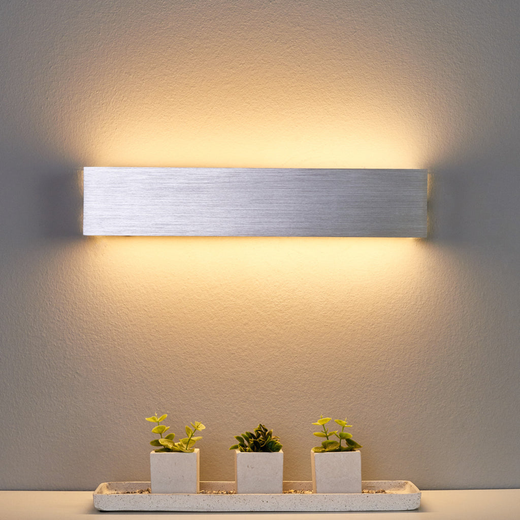 LED vegglampe Ranik børstet aluminium 40 cm montert på vegg