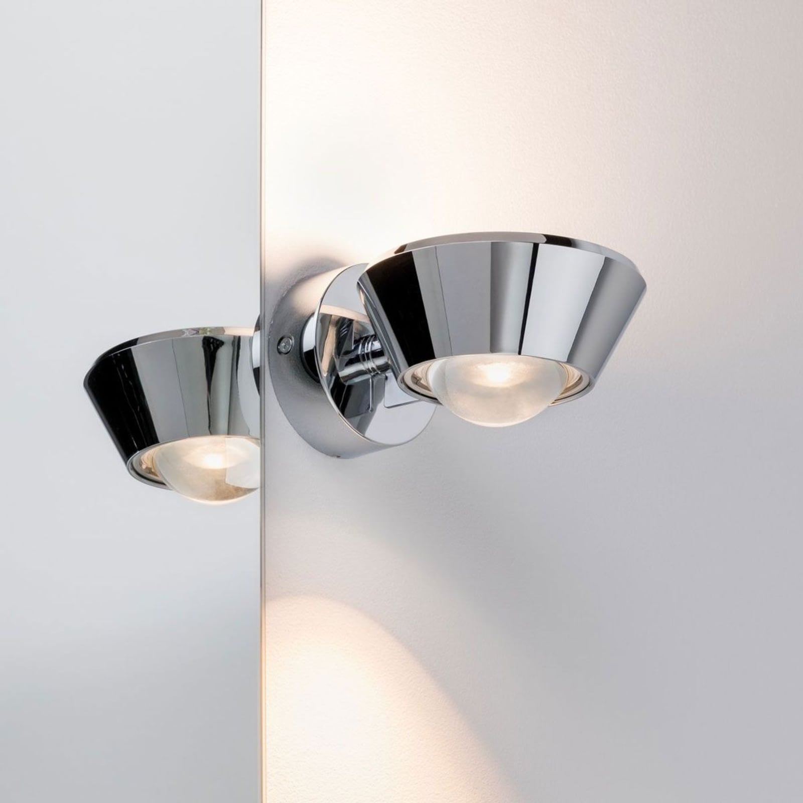Montert LED vegglampe Sabik svingbar krom dimbar IP44 Paulmann i rom