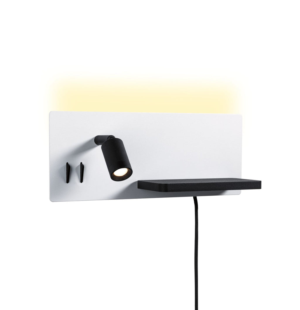 Detalj av USB-ladeport på LED vegglampe Serra svart med leselys og USB
