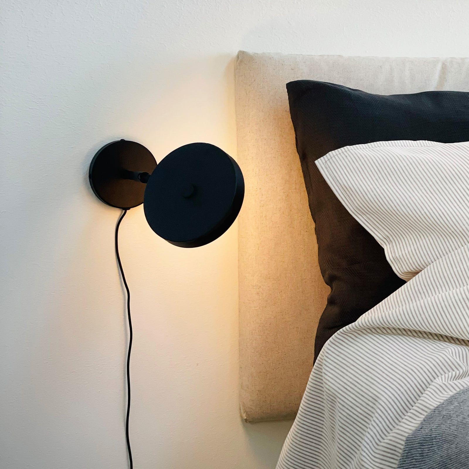 LED vegglampe Starlight dimbar svart detalj av lampehode