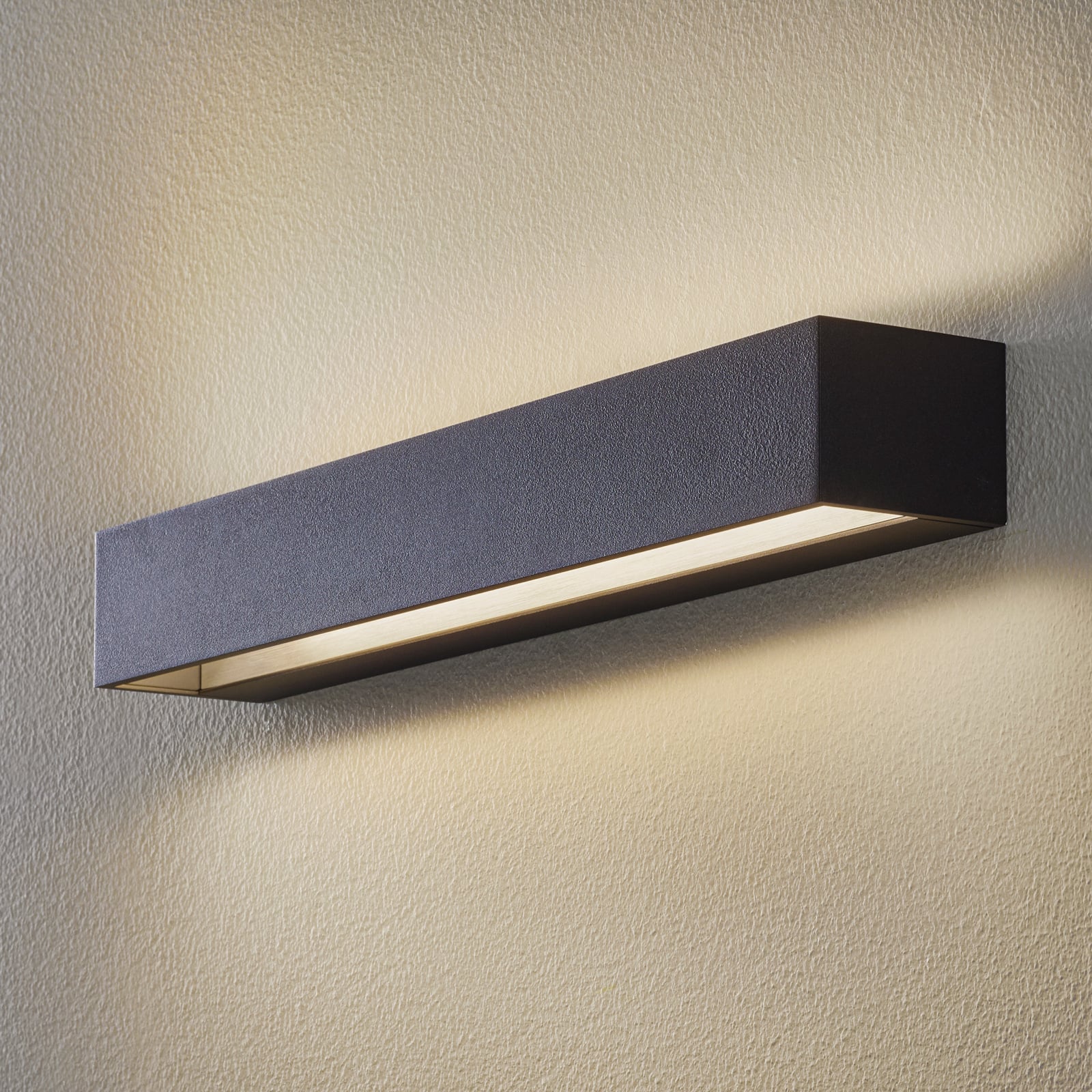 LED vegglampe Studio Line opp/ned svart/aluminium 50 cm forfra