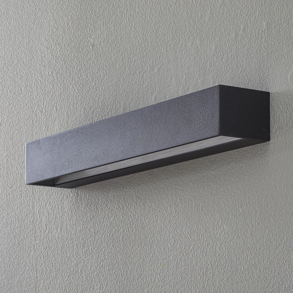 LED vegglampe Studio Line opp/ned svart/aluminium 50 cm bakside