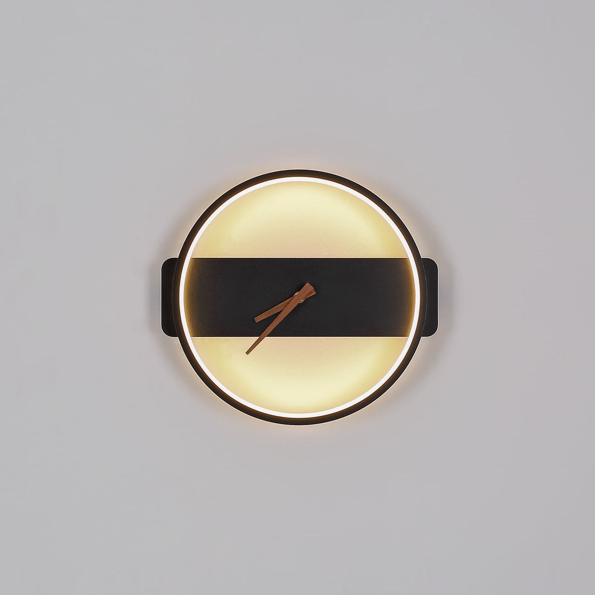 Detalj av LED vegglampe Sussy med klokke svart 32 cm 12W