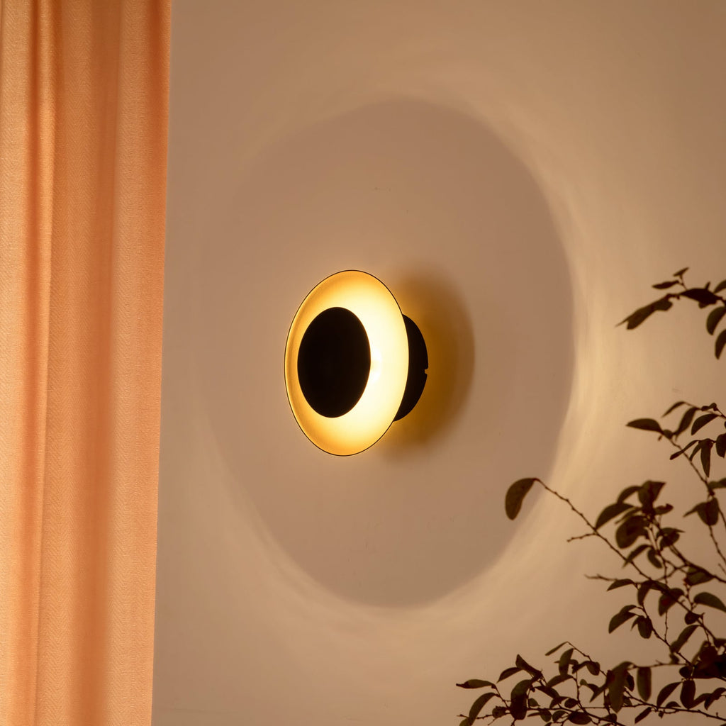 LED vegglampe Tiama rund jern svart/gull forfra
