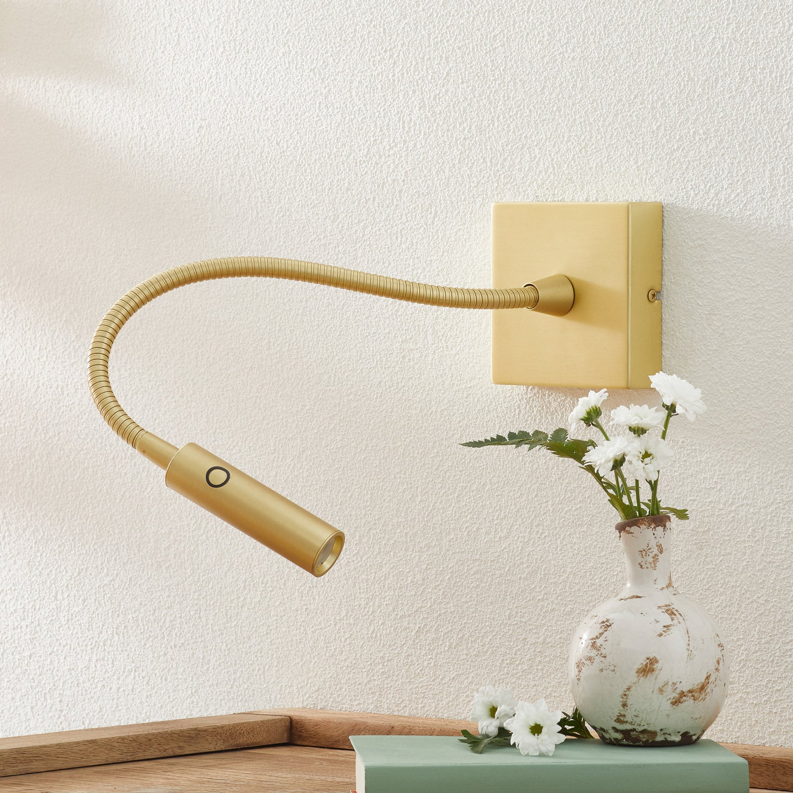 LED vegglampe Tip med fleksarm gull aluminium bakside