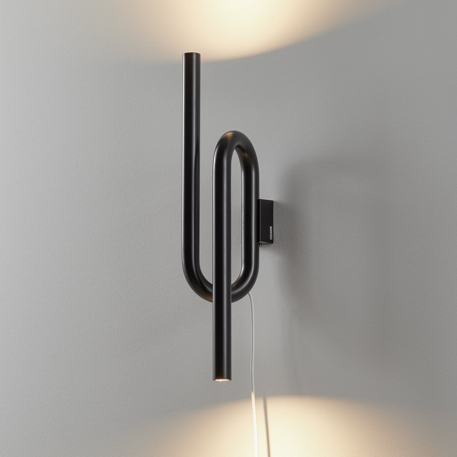 LED vegglampe Tobia opp og ned svart 40 cm med bryter forfra
