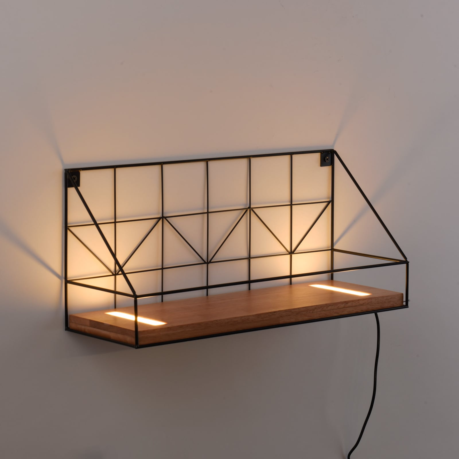 LED vegglampe med trehylle brun/svart 45x20 cm forfra