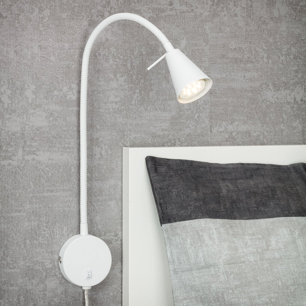 Detalj av fleksarm på LED vegglampe Tusa hvit 45 cm Briloner