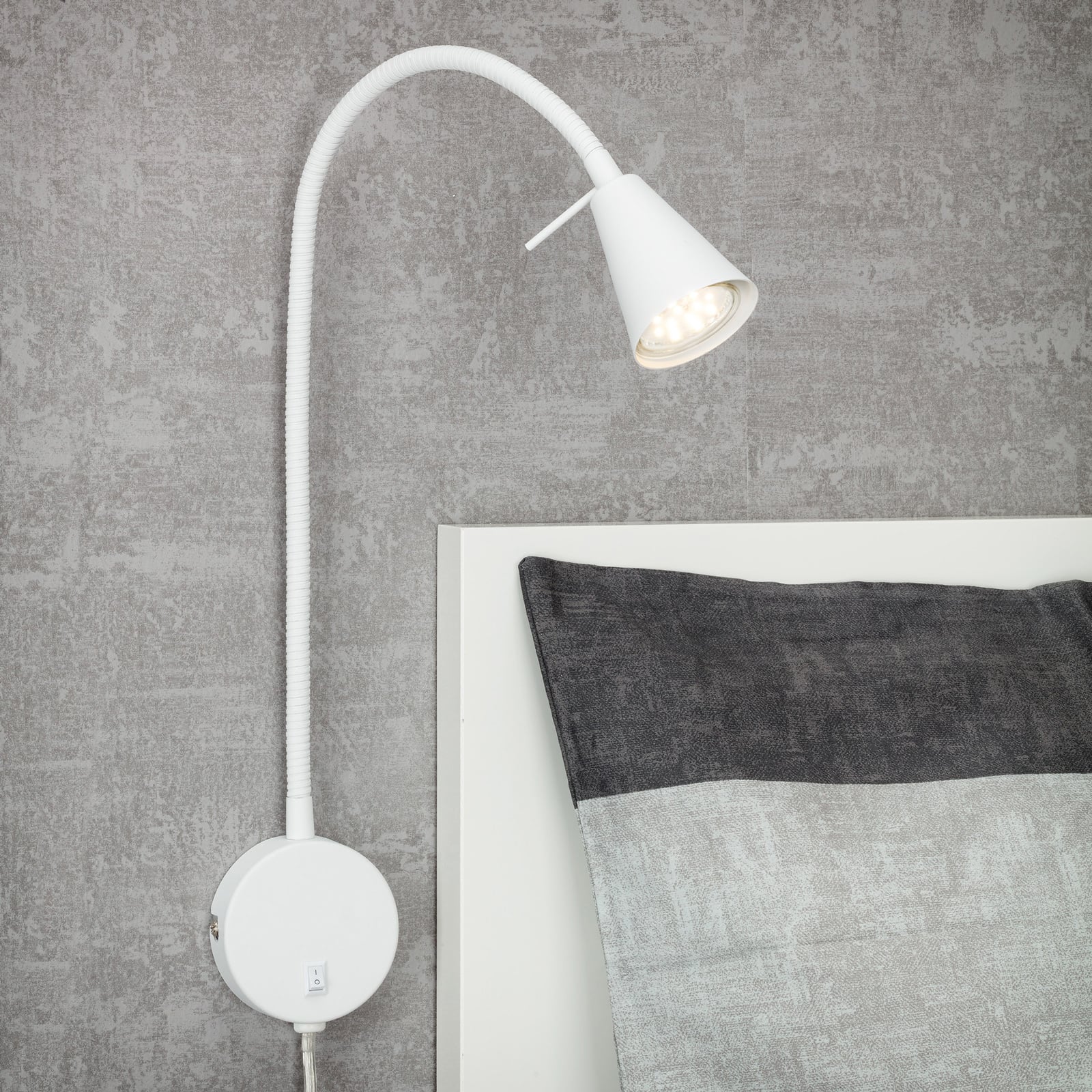 Detalj av fleksarm på LED vegglampe Tusa hvit 45 cm Briloner