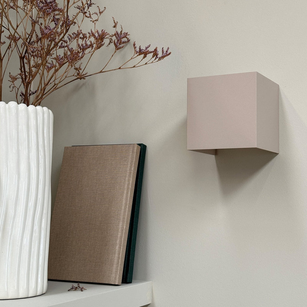 LED vegglampe Venus opp og ned beige aluminium bakside