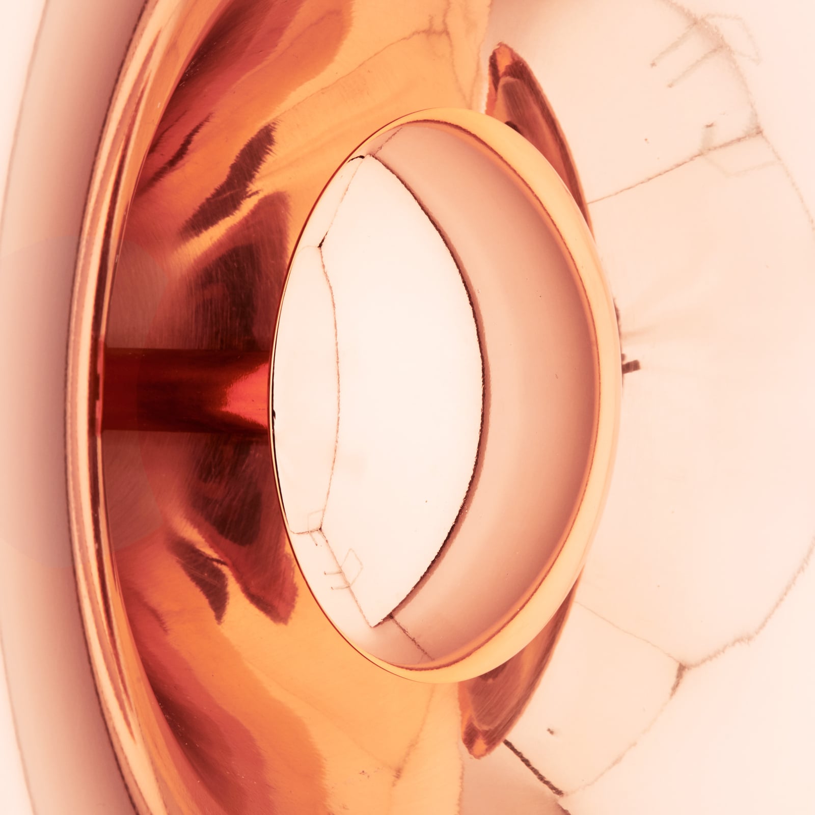 Detalj av kobberfinish på LED vegglampe Void Surface