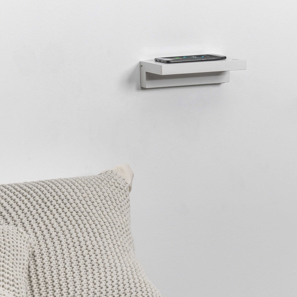 LED vegglampe Well dimbar hvit USB trådløs lader detalj
