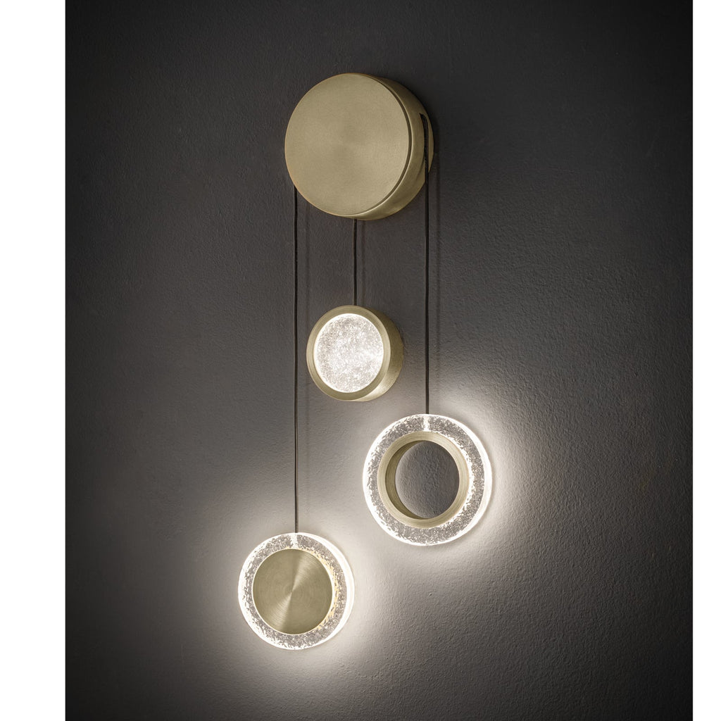 LED vegglampe Yo-Yo B 3-lys dimbar gull nærbilde av skjermer