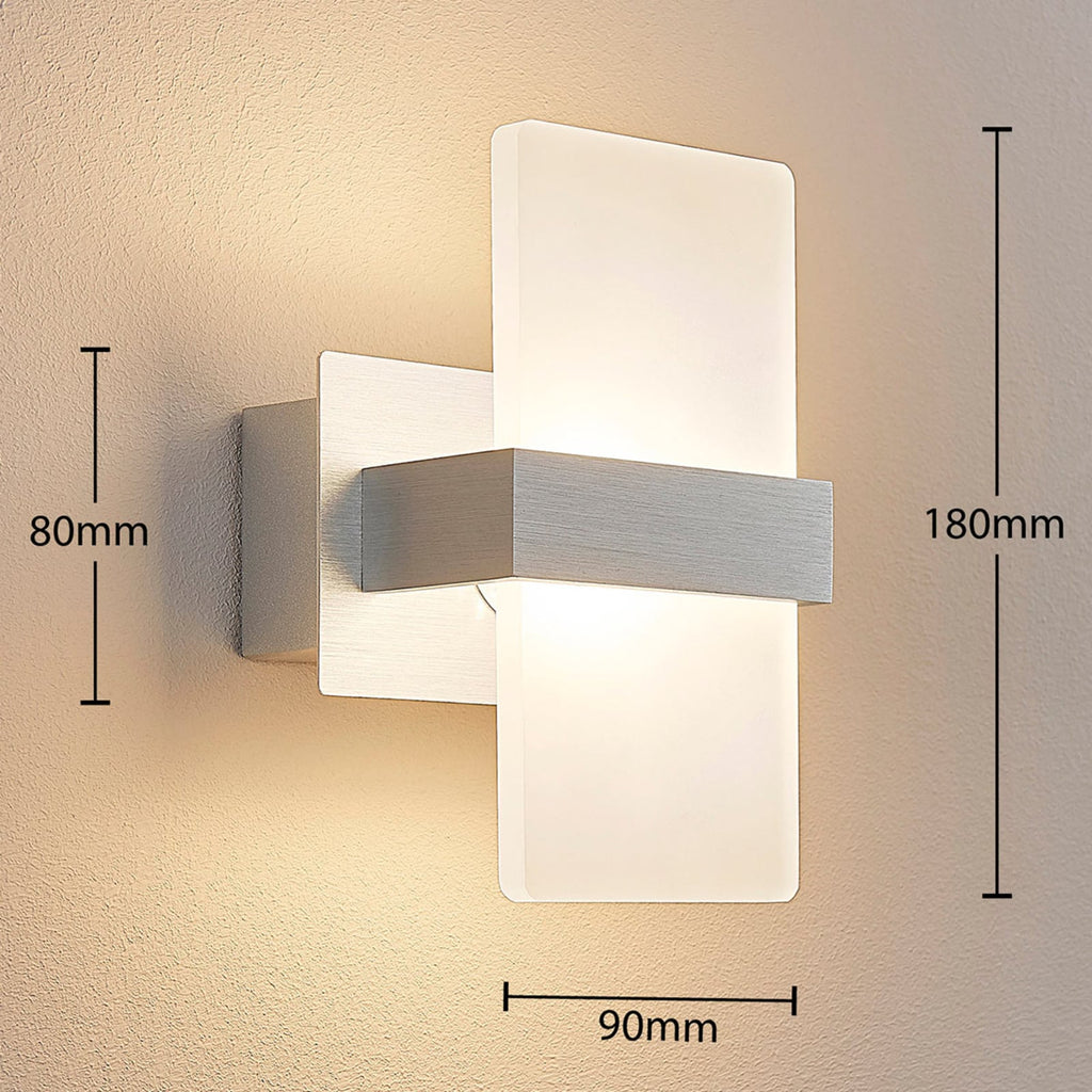 LED vegglampe Yorick med bryter alu/hvit 18 cm detalj av bryter