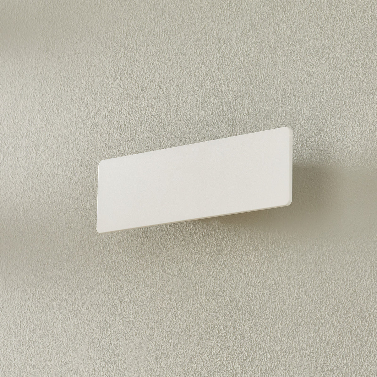 LED vegglampe Zig Zag hvit aluminium bakside
