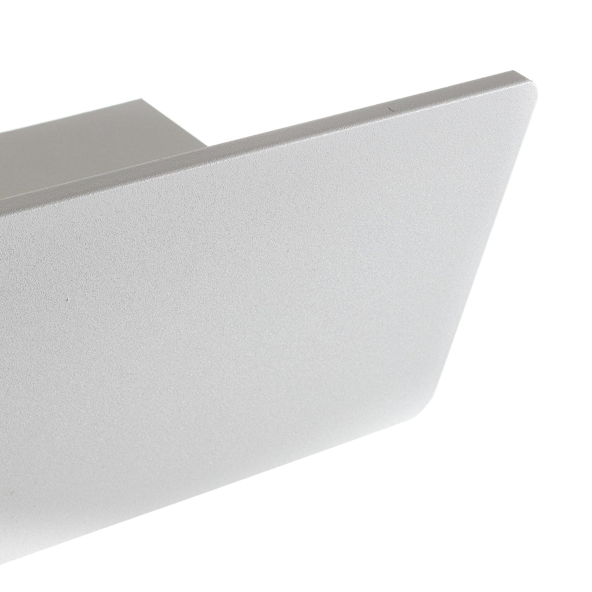 Nærbilde av LED vegglampe Zig Zag hvit aluminium