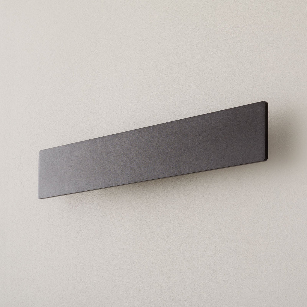 LED vegglampe Zig Zag svart aluminium detalj av overflate