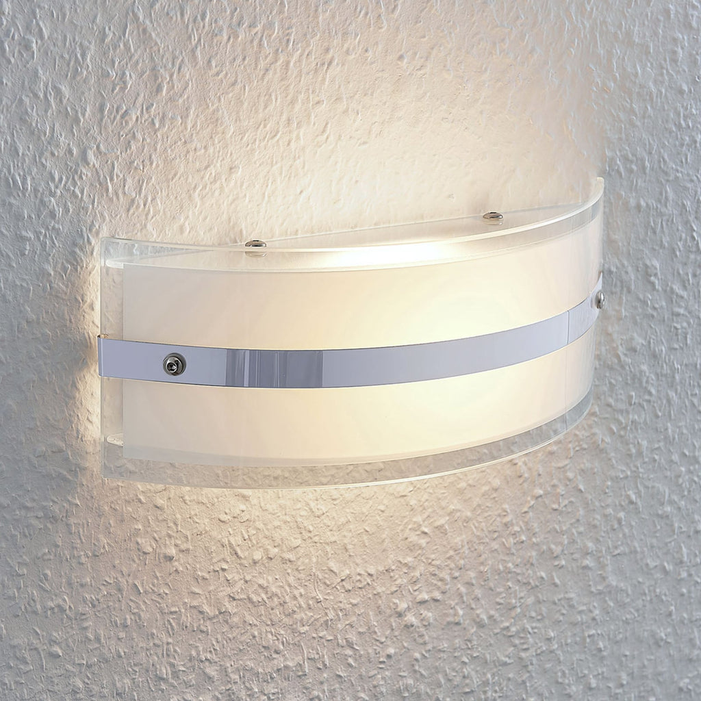 LED vegglampe Zinka hvit glass og krom forfra