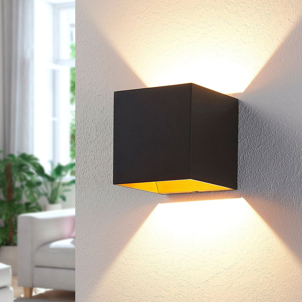 LED vegglampe Zuzana firkantet svart aluminium 10 cm forfra