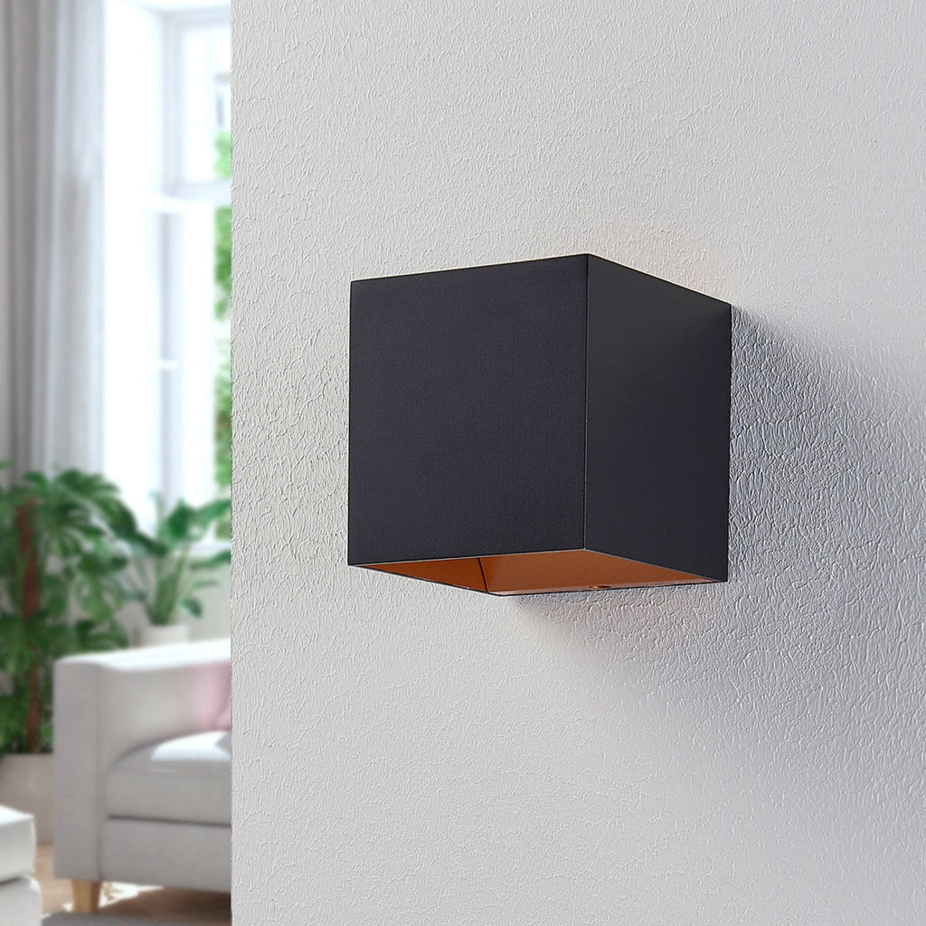 Bakside av LED vegglampe Zuzana firkantet svart aluminium 10 cm