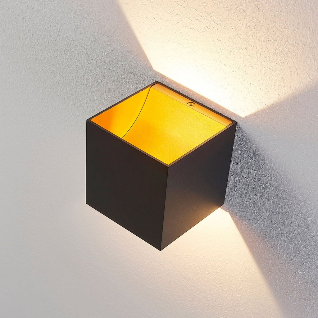 LED vegglampe Zuzana firkantet svart aluminium 10 cm sideprofil