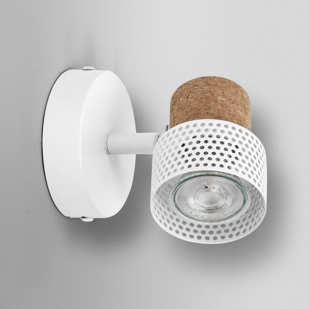 Montert LED veggspot CORK hvit med kork dimbar GU10 i stue