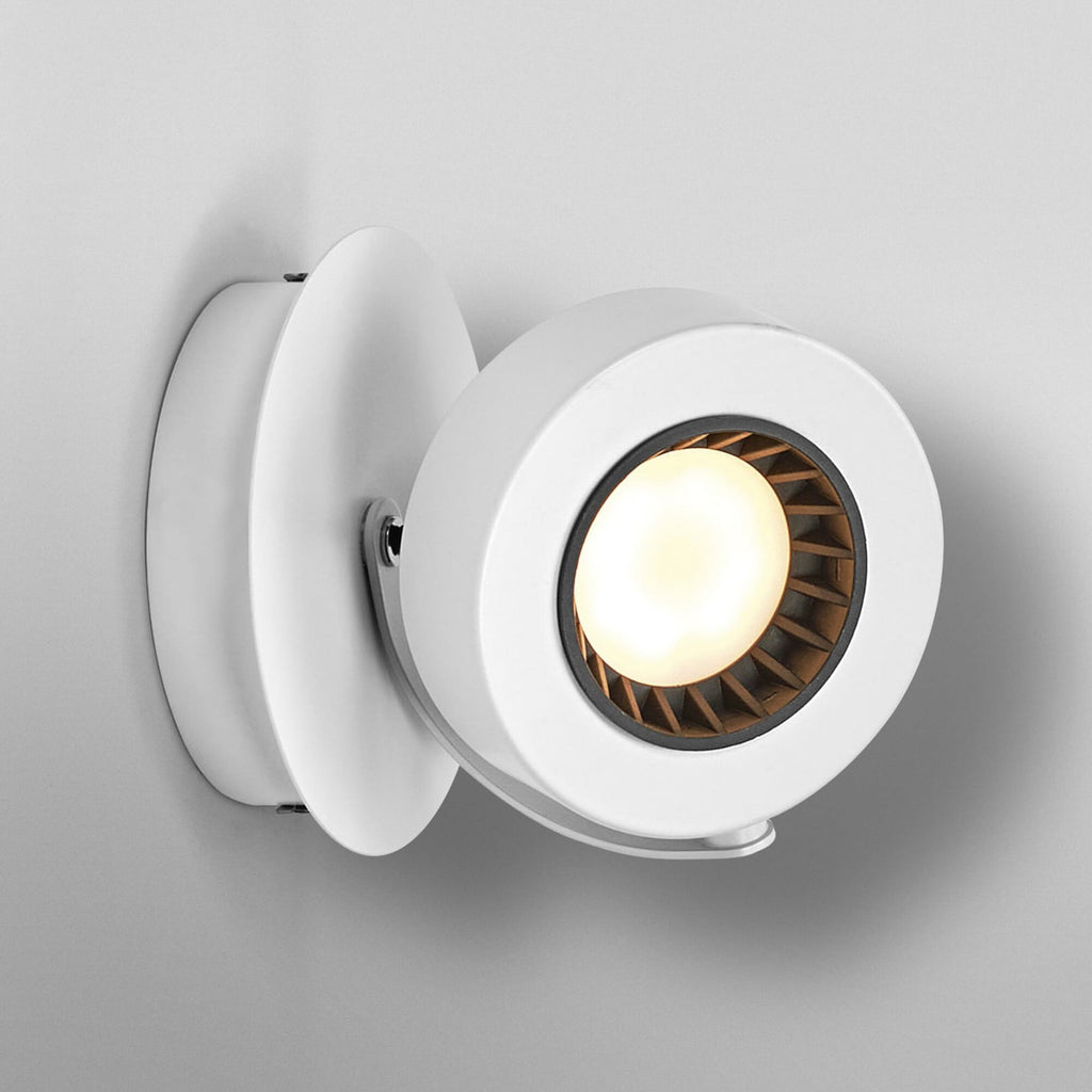 LED veggspot VENUS hvit 1-lys med bryter OSRAM montert på vegg