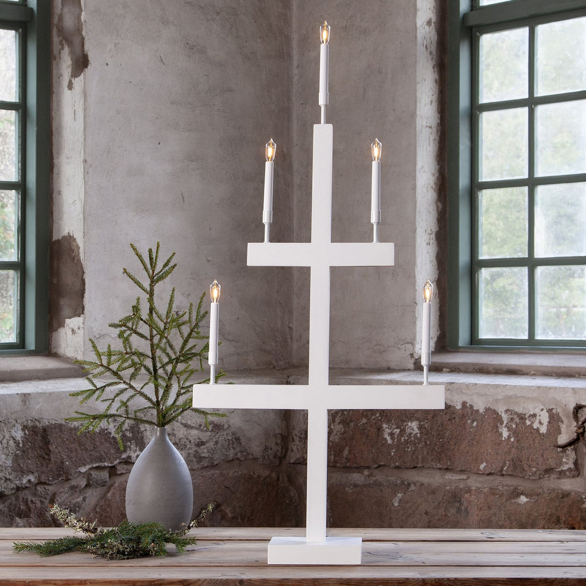 LED-vinduslysestake Storm 5 lys tre/metall 118 cm ledning