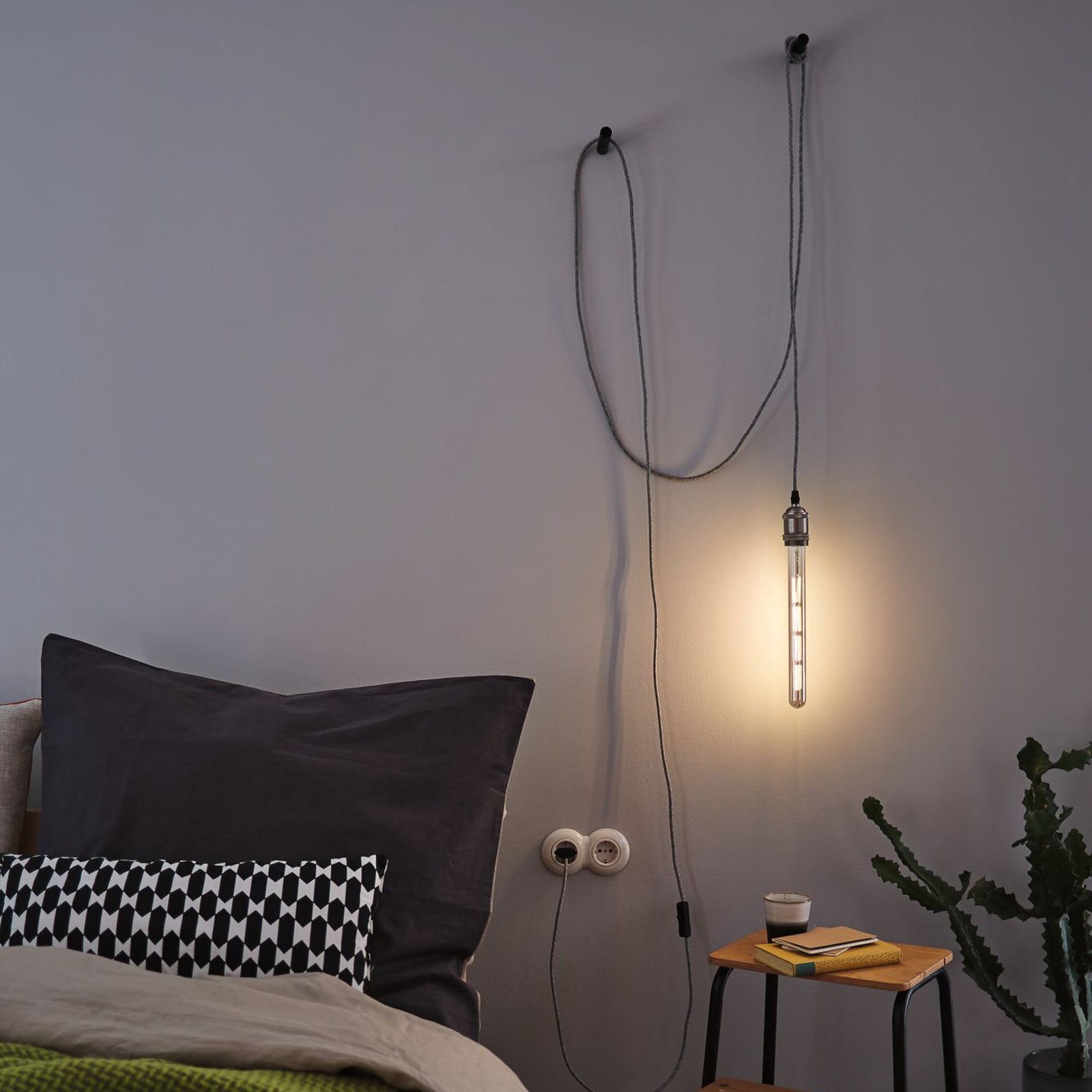 LED vintage rørpære E27 8,8W dimbar røykfarget Paulmann nærbilde