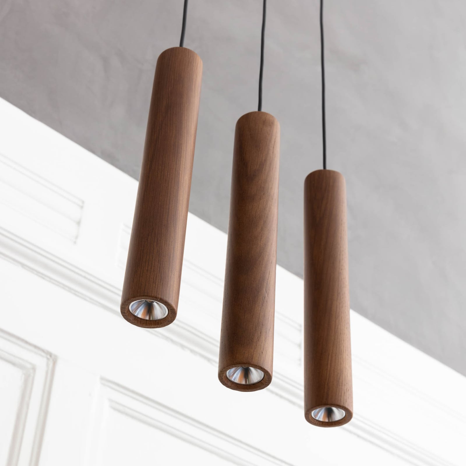 Lysdetalj på LED pendellampe Chimes Tall mørk eik