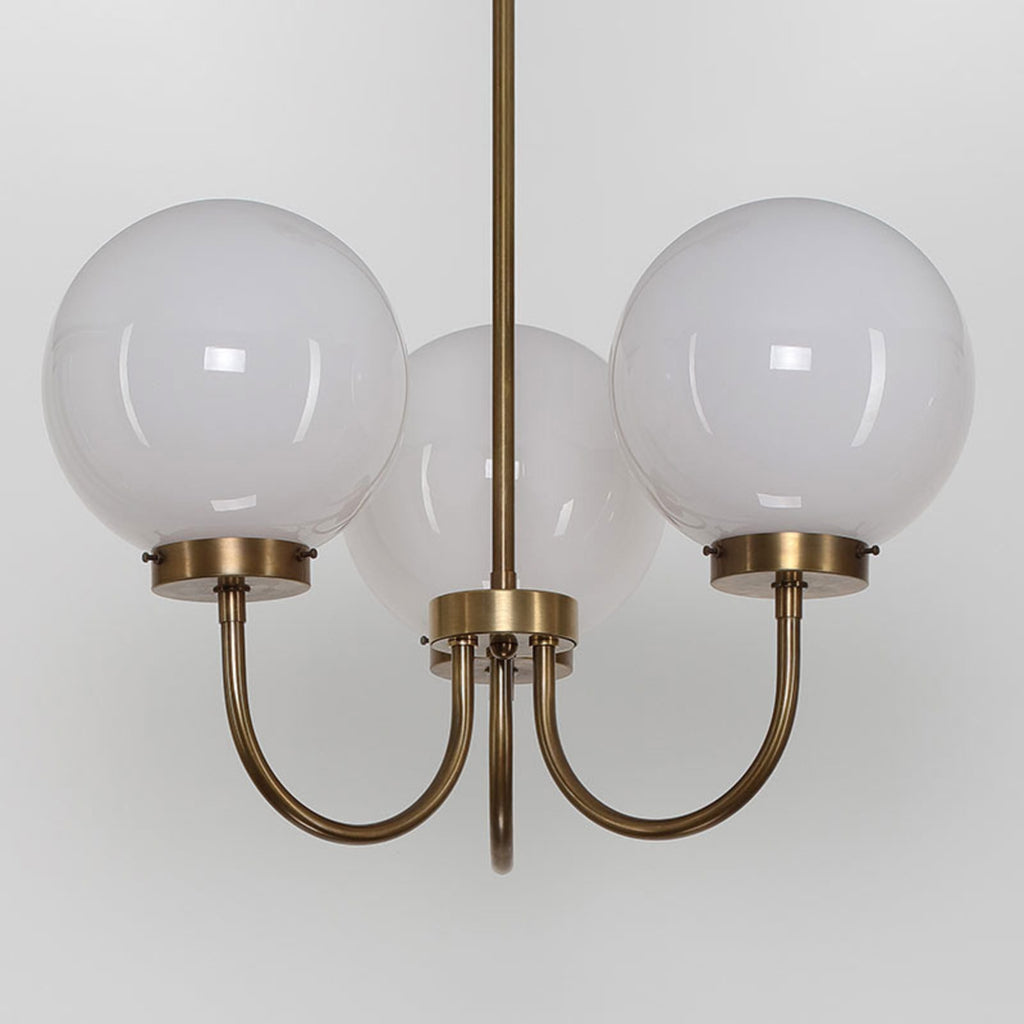 Lysekrone D119 3-armet messing med opalglass Ø50 cm E27 forfra