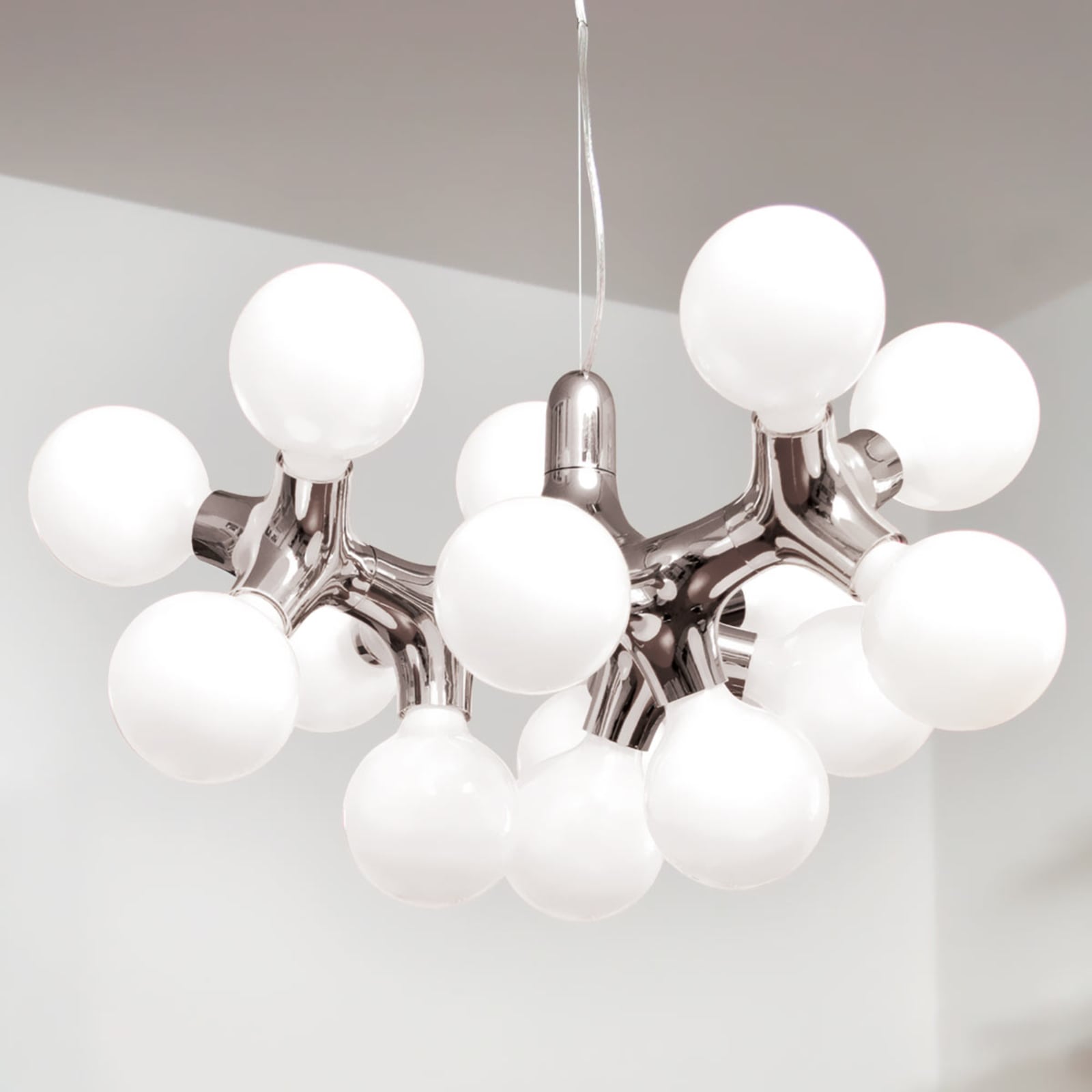 Lysekrone DNA Chandelier XL 15-lys krom forfra