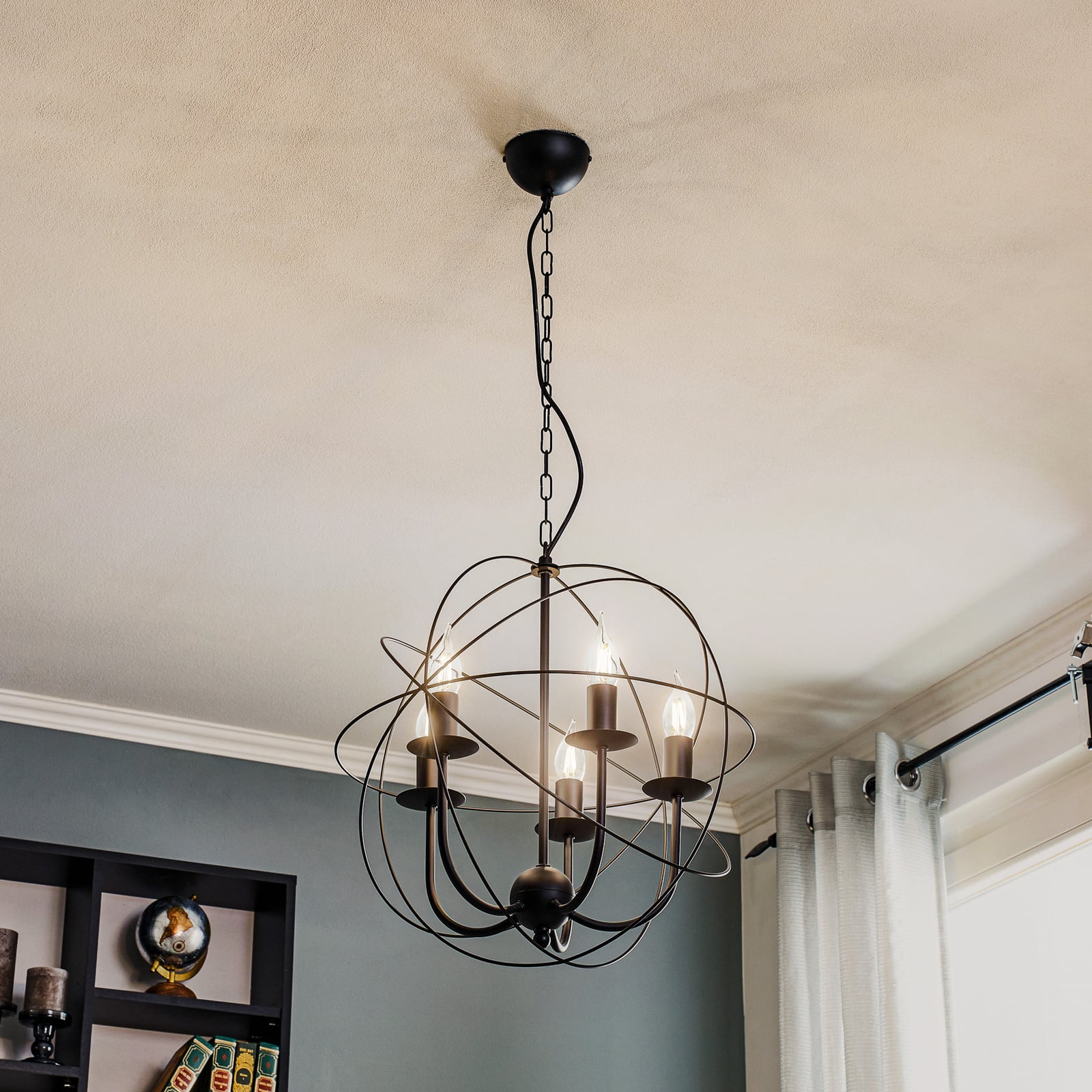 Bakside av Lysekrone Globe 5-lys dimbar svart metall Ø40 cm