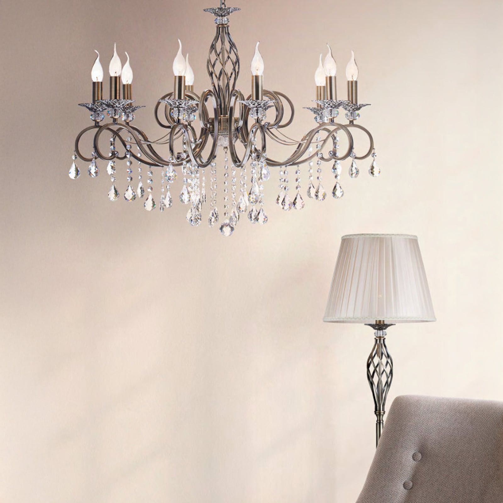 Lysekrone Grace 10-lys metall og glass antikkmessing detalj