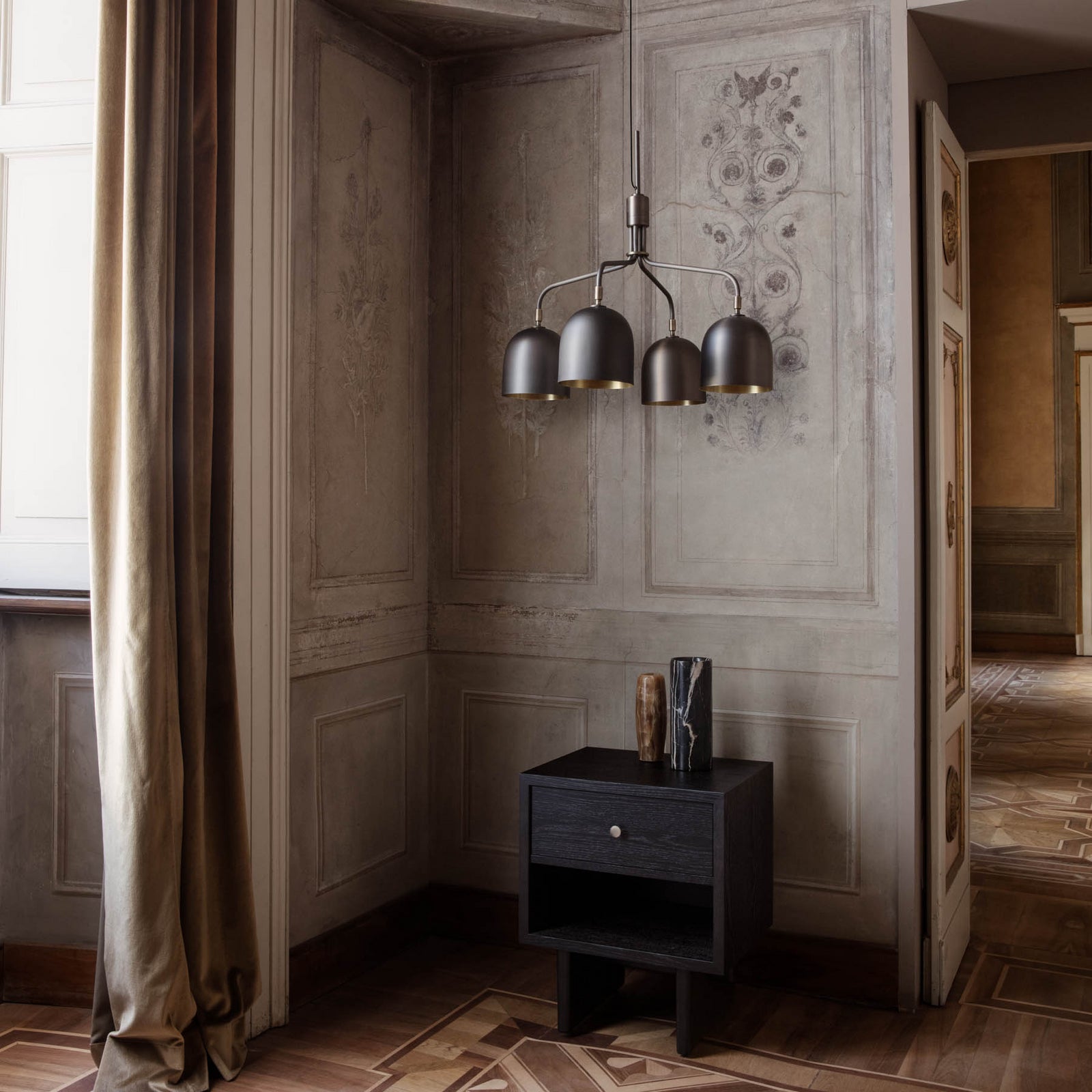 Detalj av Lysekrone Howard 4-lys gunmetal