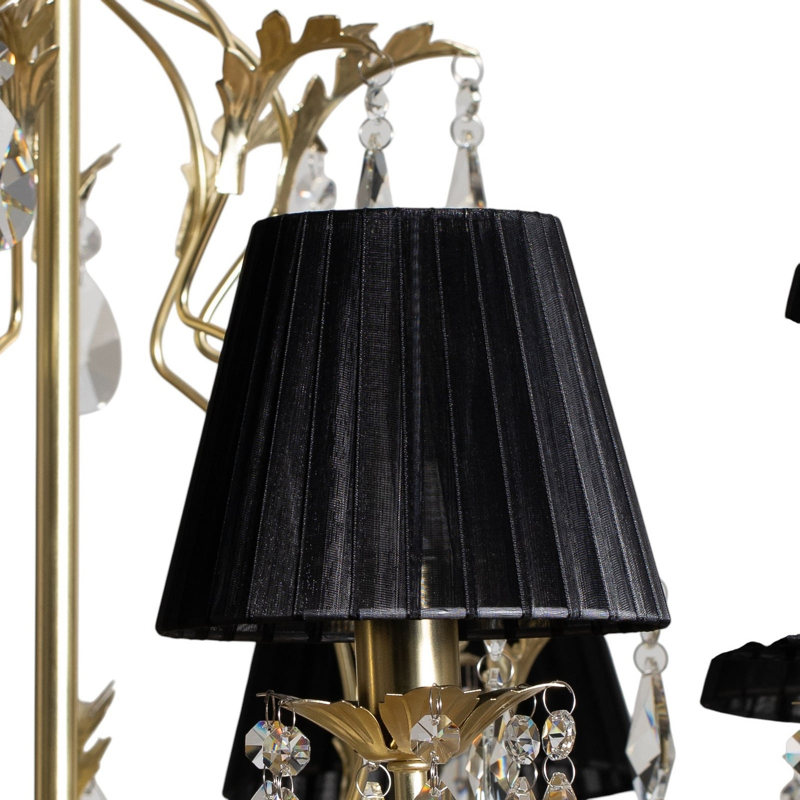 Detalj av metallramme på Lysekrone Karen 8-lys gull/svart