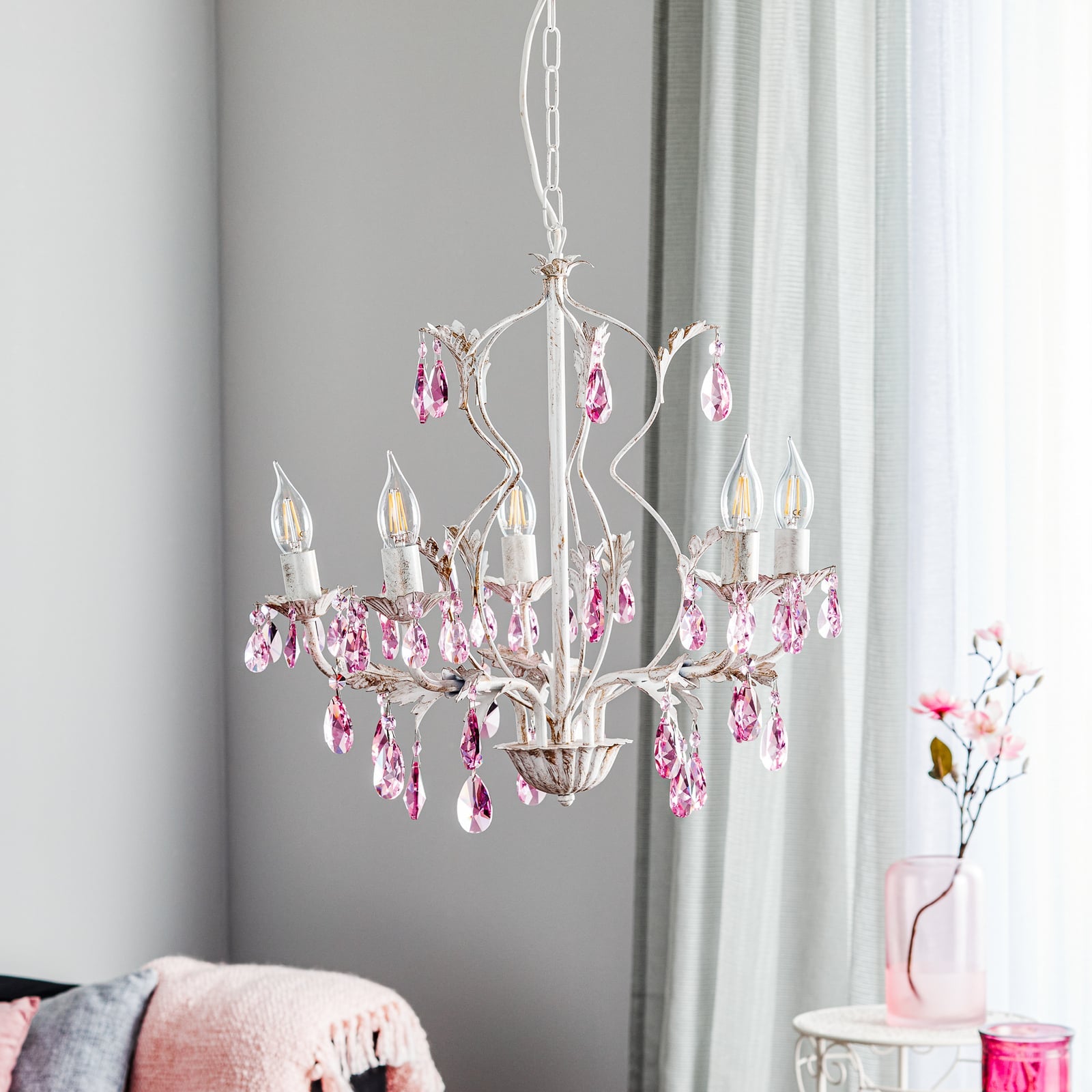 Detalj av krystallglass på Lysekrone Kate 5-armet hvit med rosé krystaller