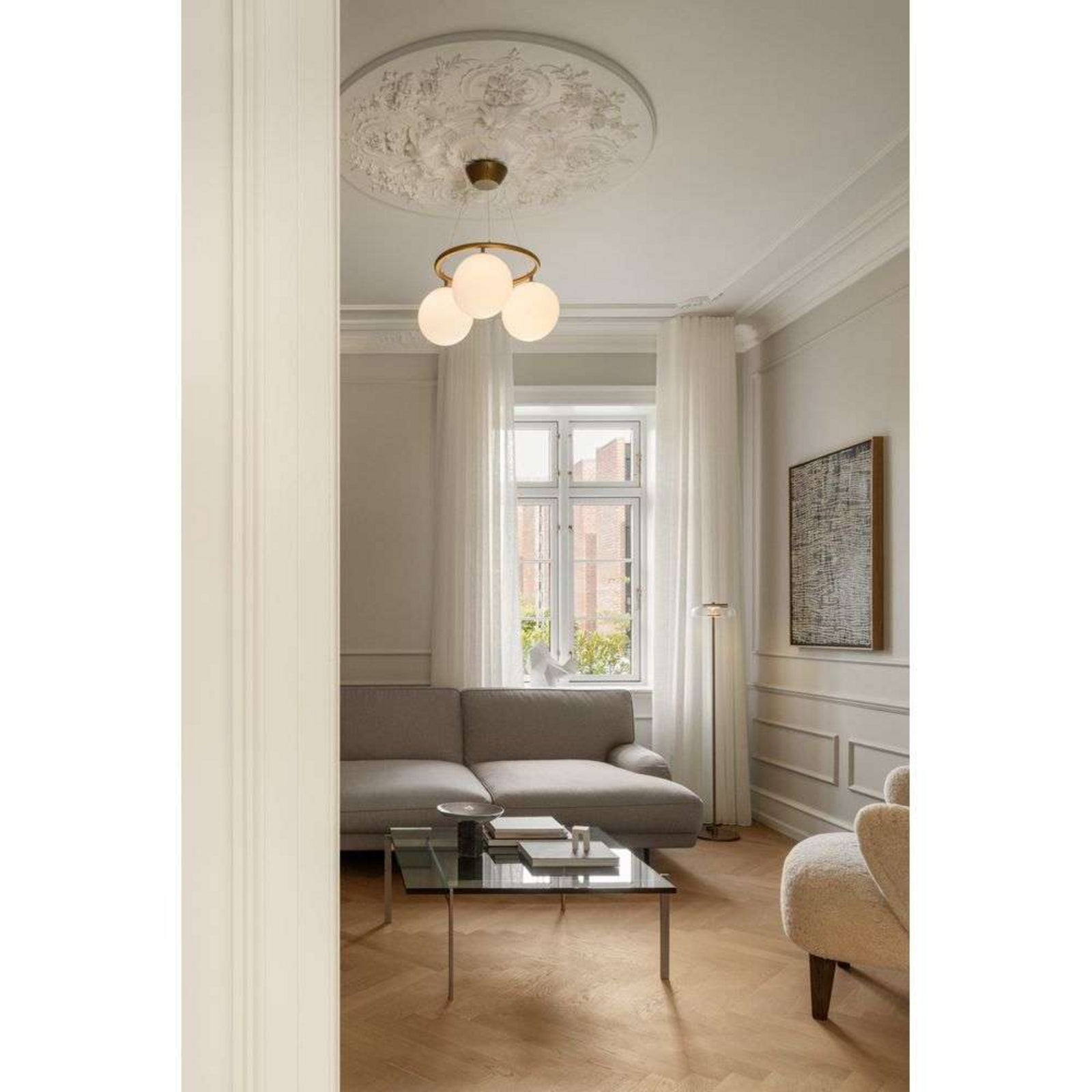 Lysekrone Miira 3 Circular opalglass dimbar bronse fra siden
