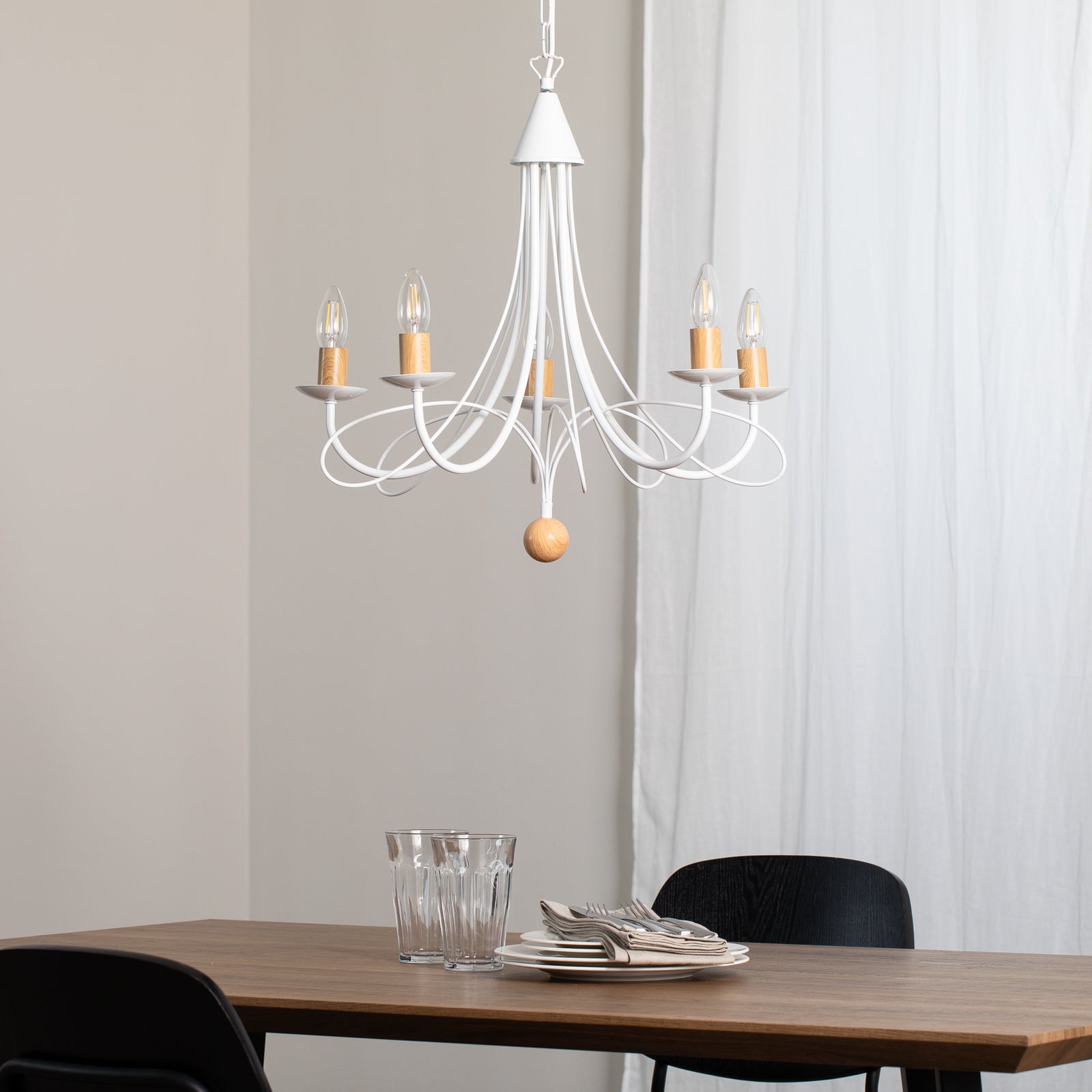 Lysekrone Milvia 5-armet hvit/trefarget metall detalj