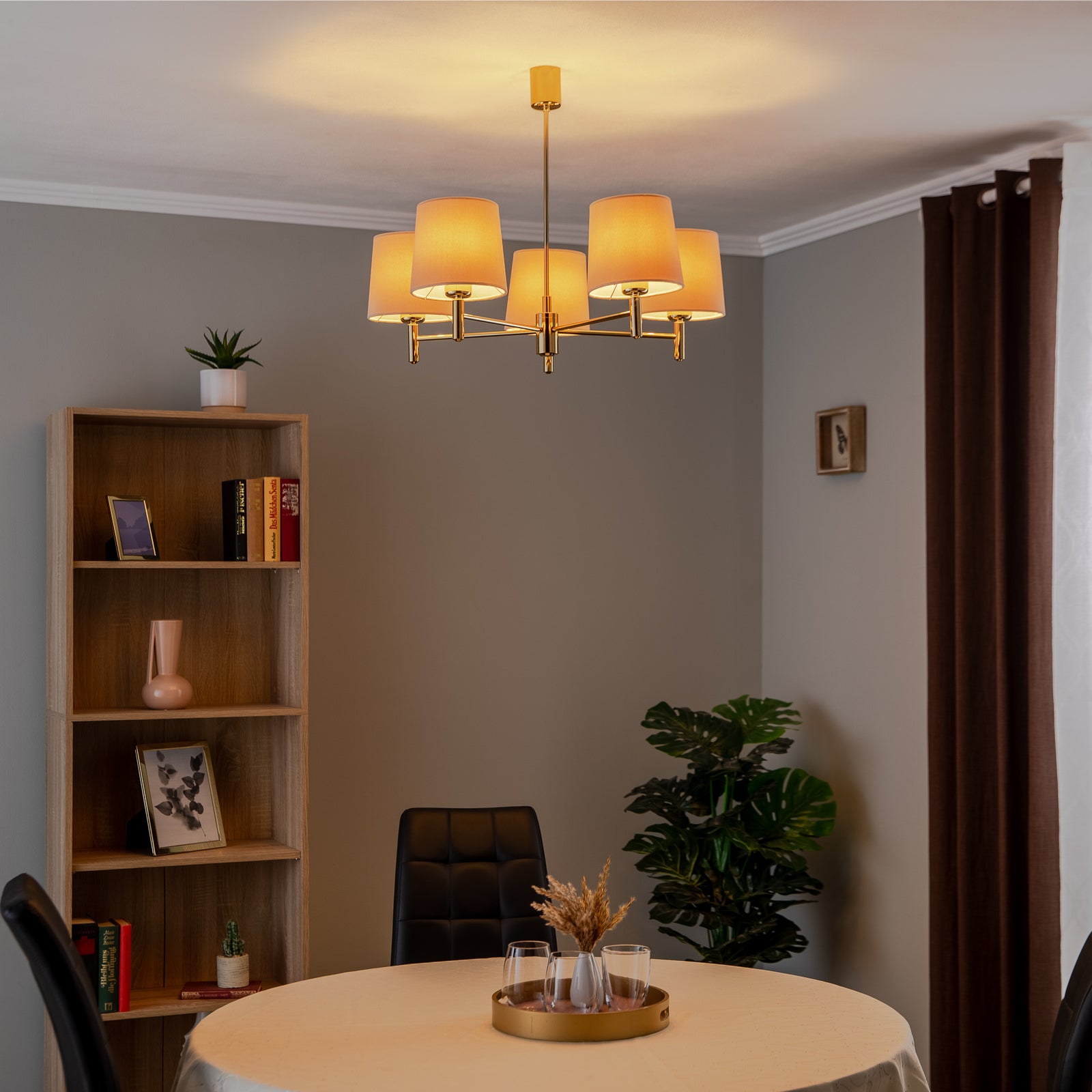 Lysekrone Polo 5-lys beige messing velur dimbar bakside