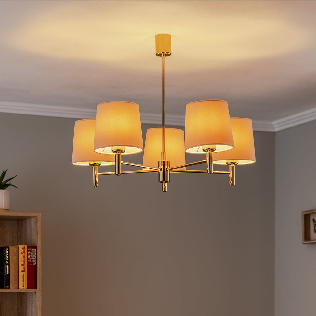 Lysekrone Polo 5-lys beige messing velur dimbar forfra