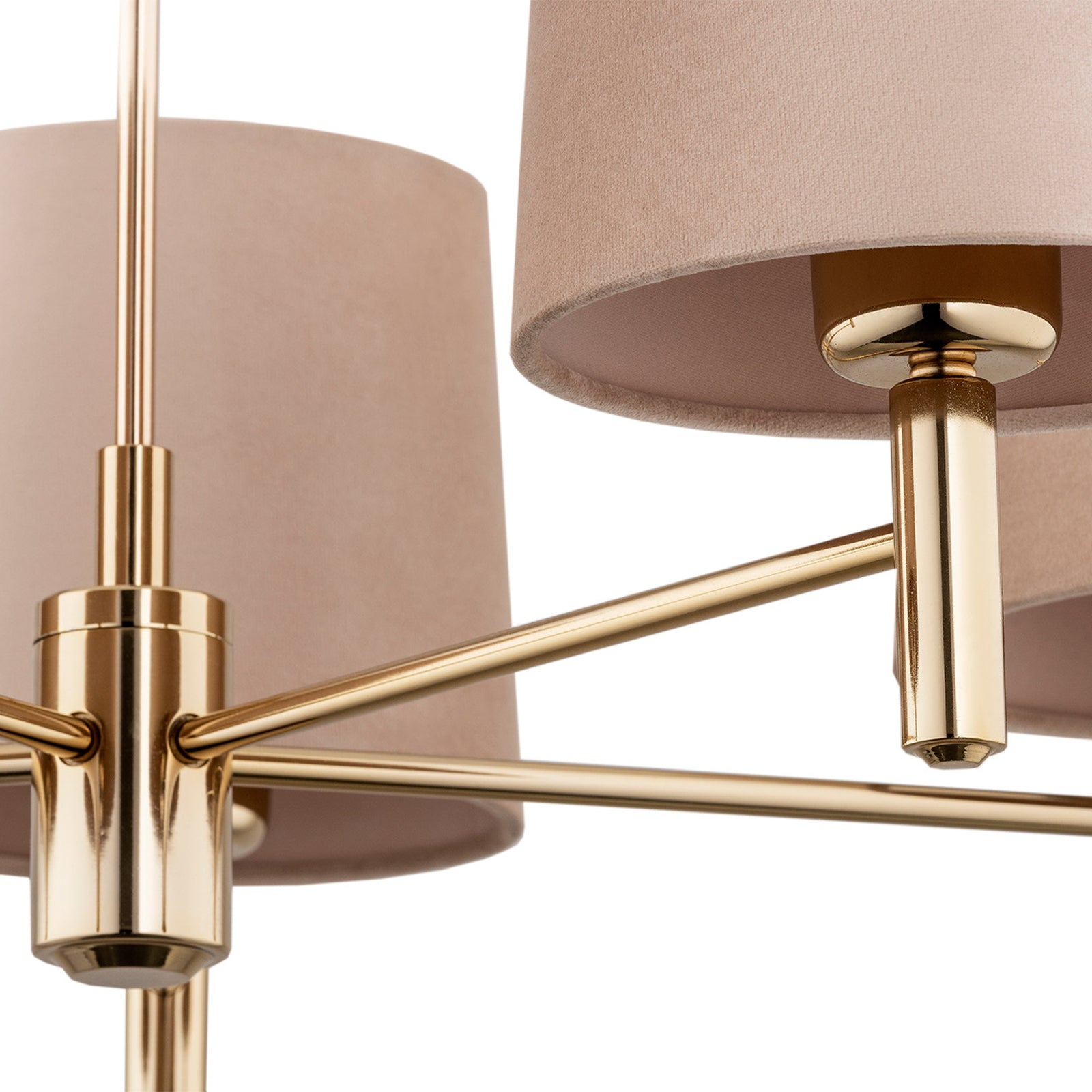 Lysekrone Polo 5-lys beige messing velur dimbar montert i rom