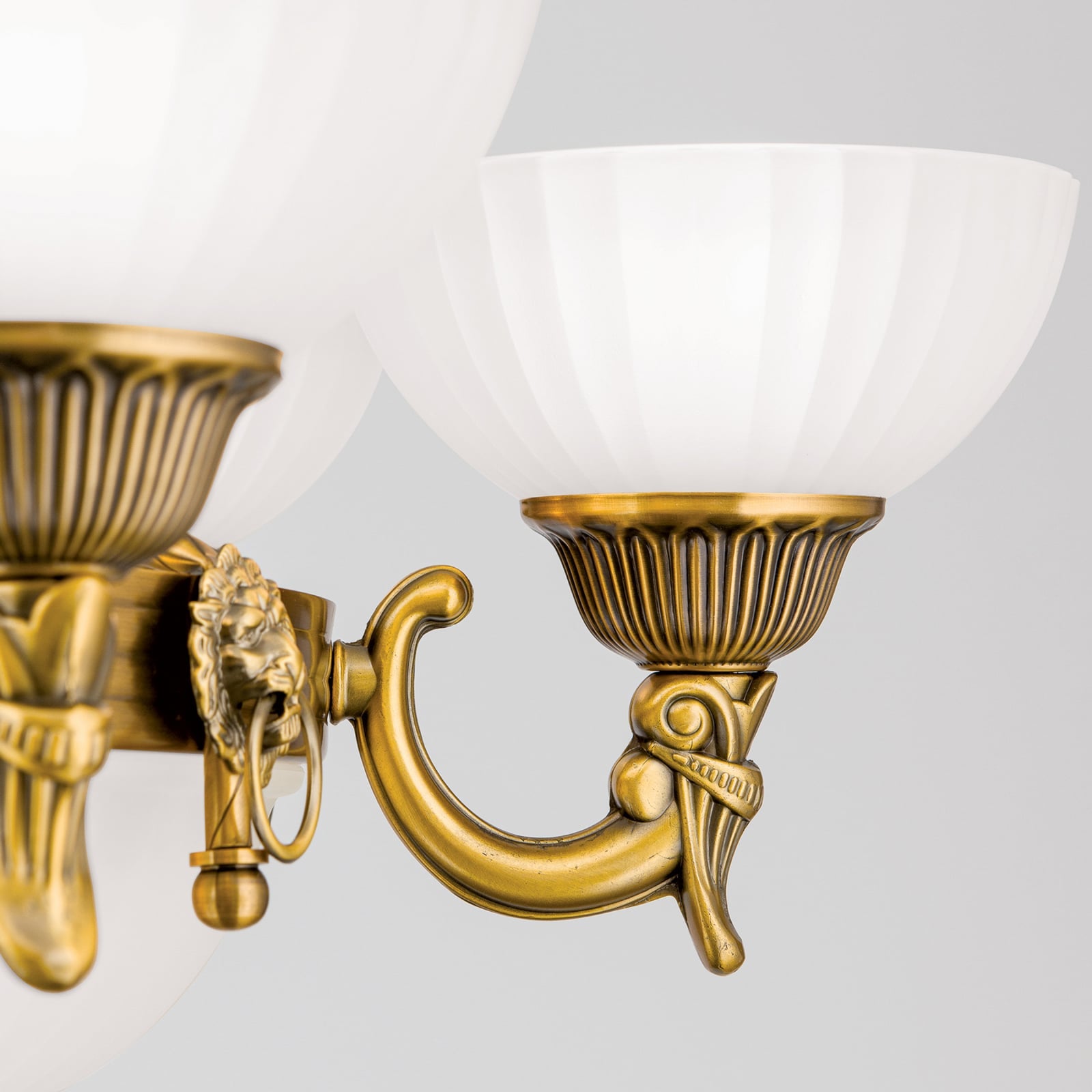 Oversikt over Lysekrone Rocca klassisk 9-lys bronse glass Ø75 cm