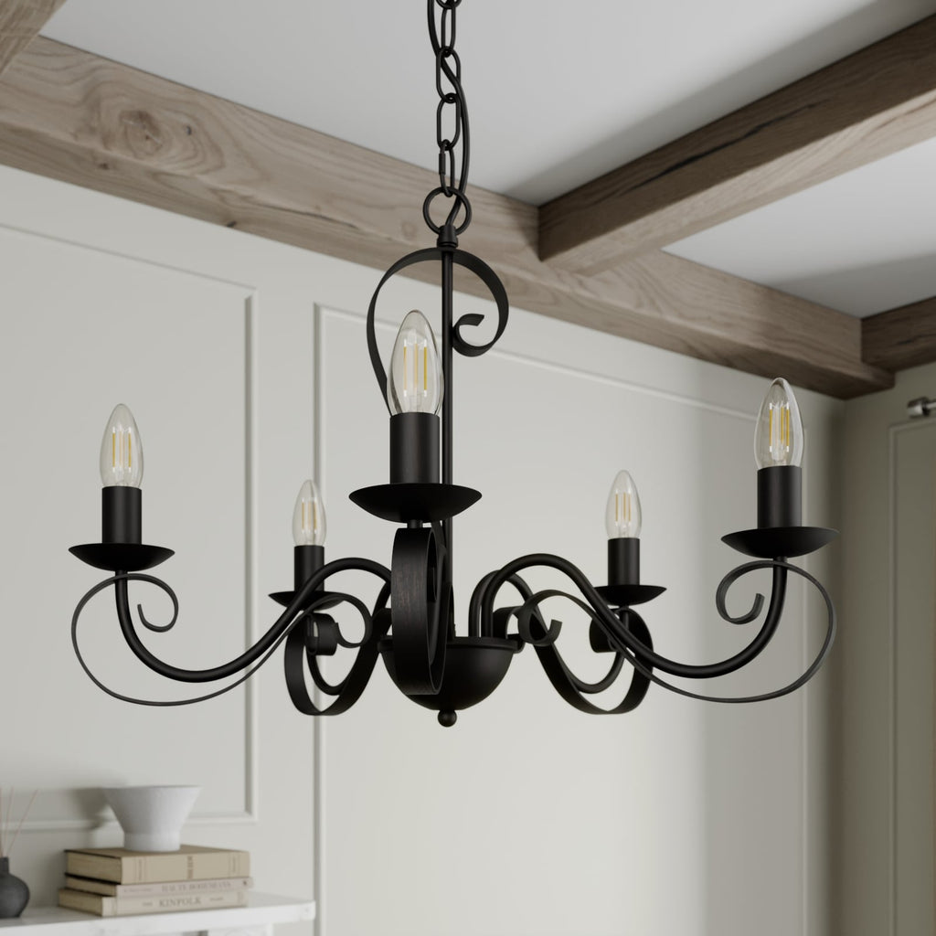 Detalj av metallfinish på Lysekrone Shervan 5-lys