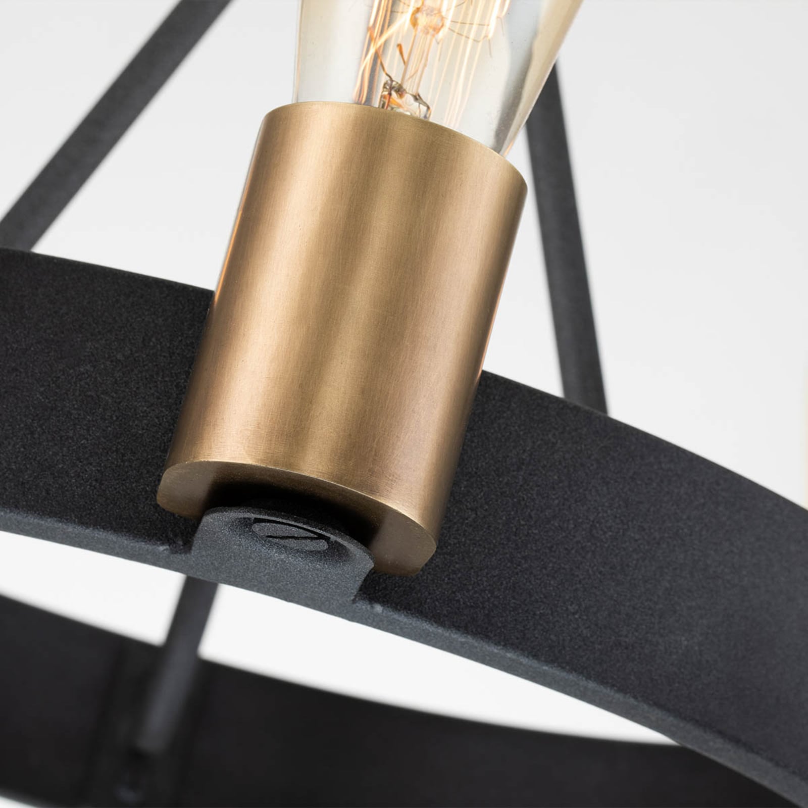 Detalj av Lysekrone Silas 3-lys svart/messing stål Ø42 cm