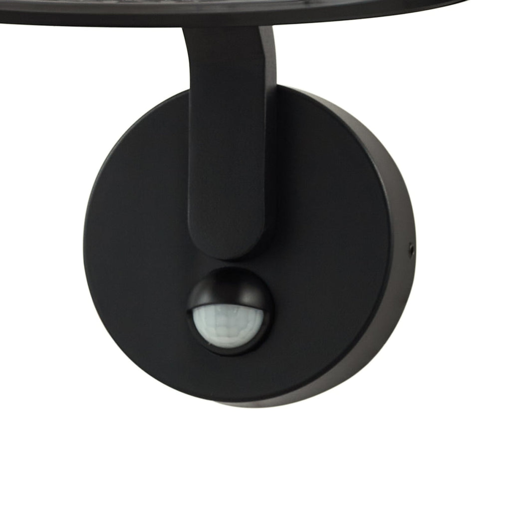 Lysutstråling fra LED utevegglampe Capelo med bevegelsessensor svart